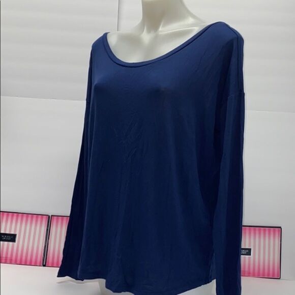 NWT VICTORIA SECRET LONG SLEEVE (run big - Picture 2 of 3